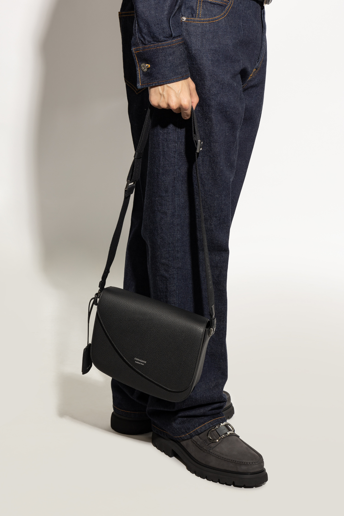 VIP【送料関税込】FERRAGAMO Leather Shoulder Bag FERRAGAMO Shoulder bag | Men's Bags | Vitkac
